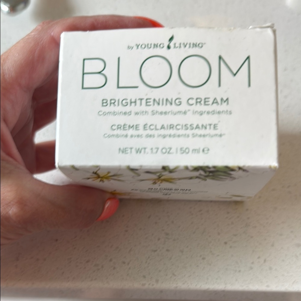 Young Living Bloom Brightening Cream - White - Picture 2 of 6